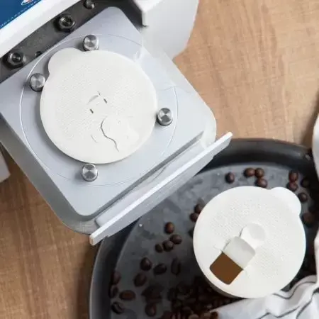 Nắp đậy kín tiện dụng, dễ uống.