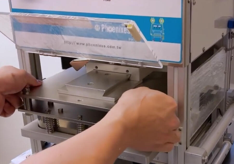 Máy dán khay PH-59 với khuôn có thể thay thế